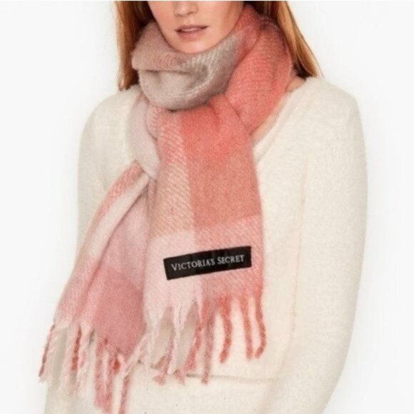 NWT Victoria's Secret Plush Scarf Blush/Grey - Picture 1 of 2